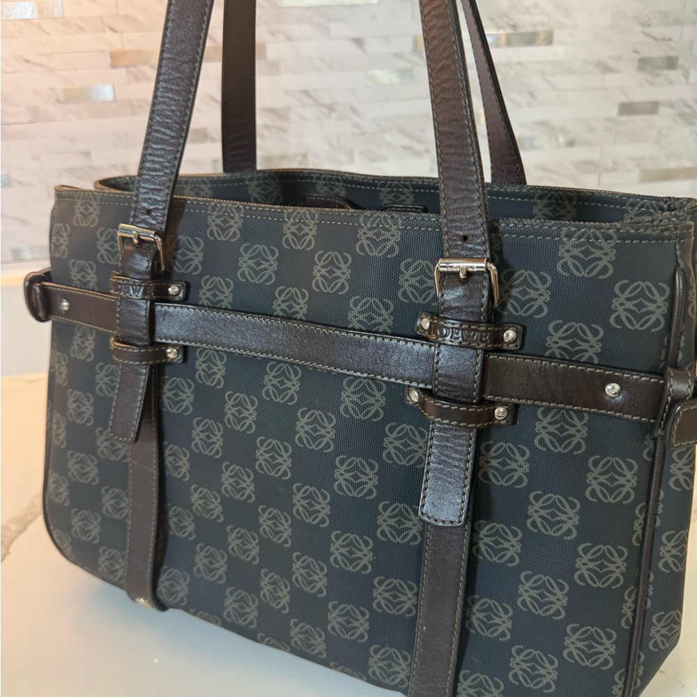 Loewe Vintage Anagram Logo Tote Bag
Brown and Black Shoulder Bag - Picture 11 of 16